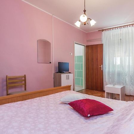 Cozy Apartment In Pican With Kitchen 외부 사진