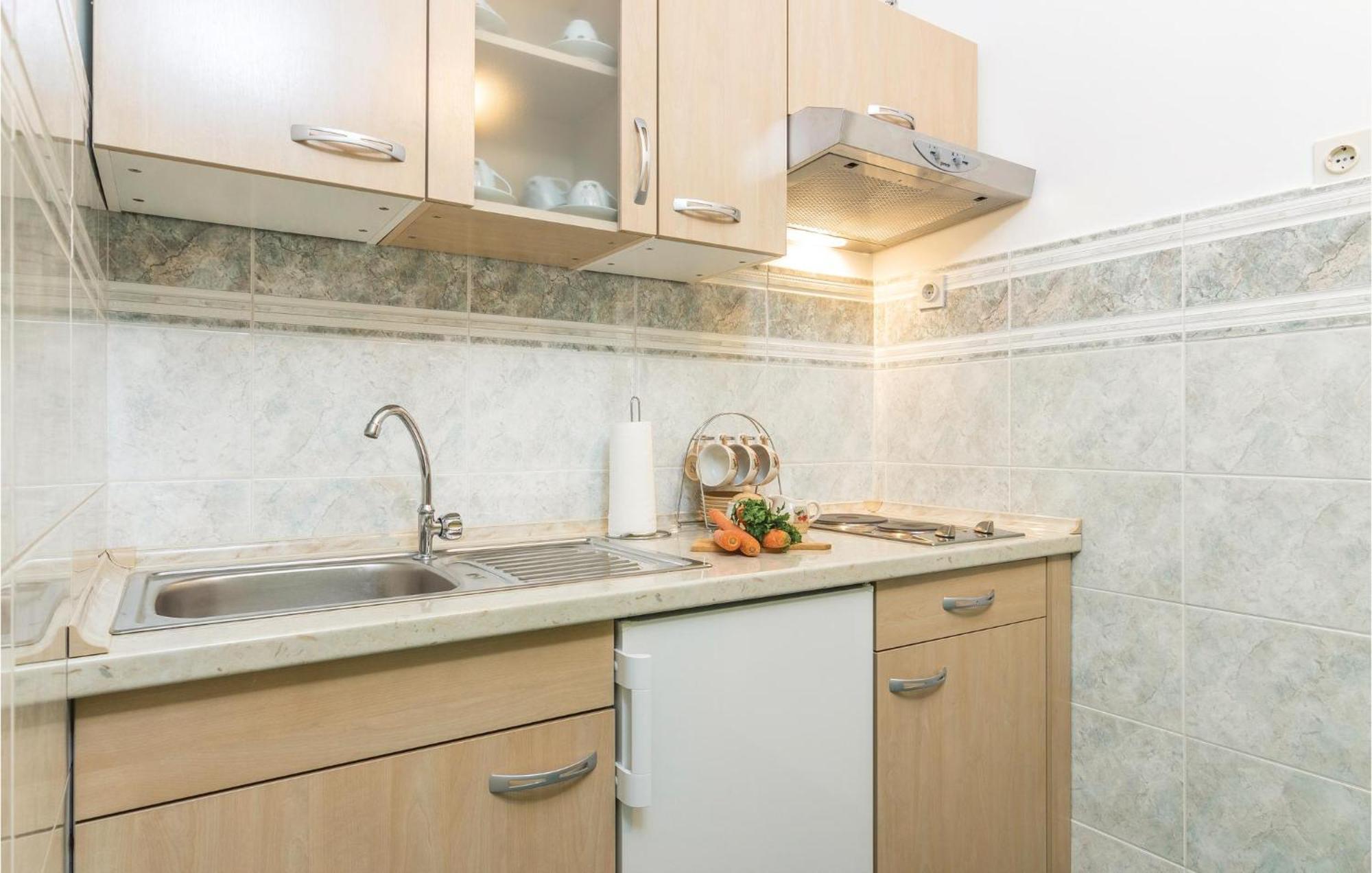 Cozy Apartment In Pican With Kitchen 외부 사진
