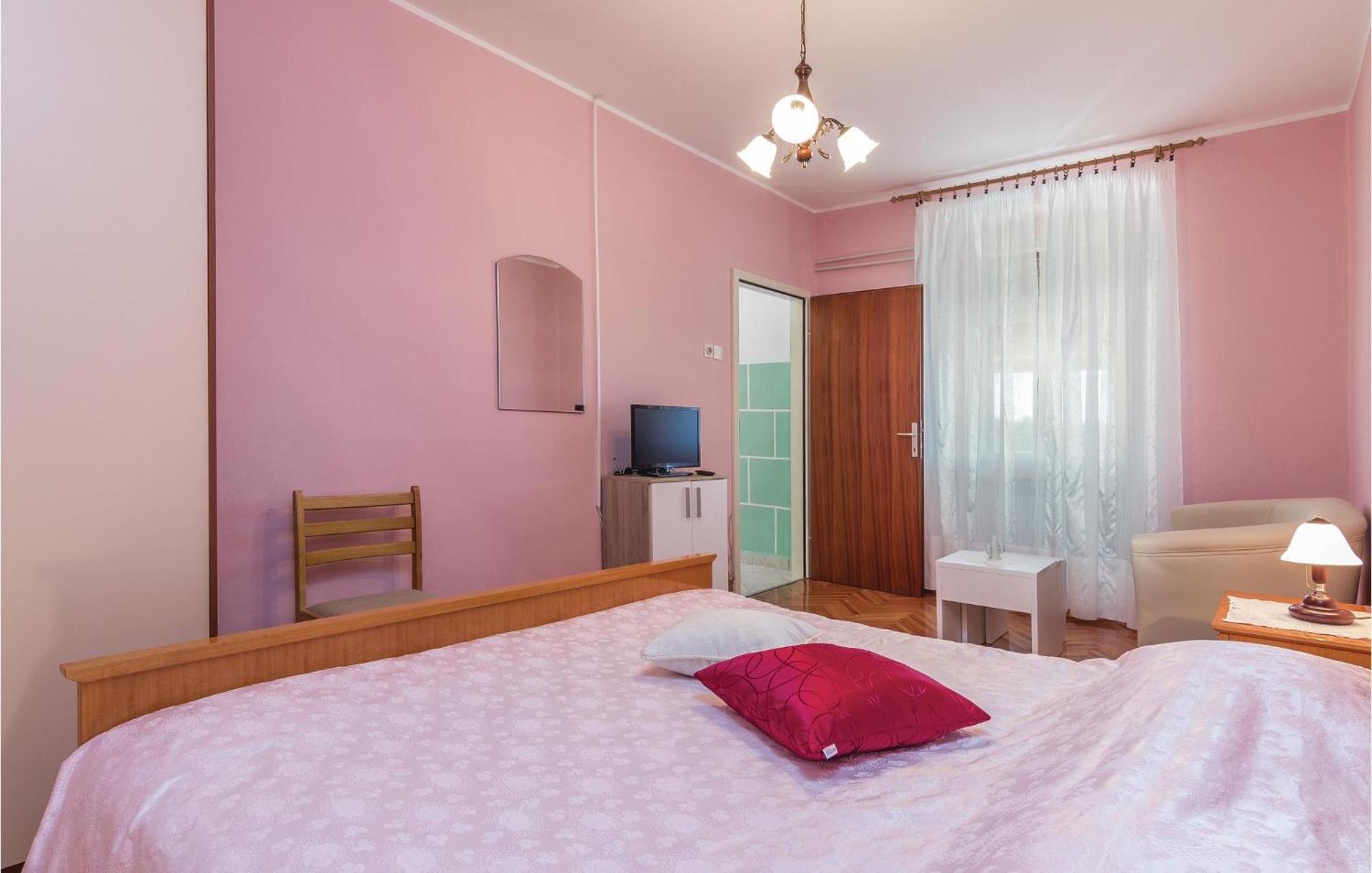 Cozy Apartment In Pican With Kitchen 외부 사진
